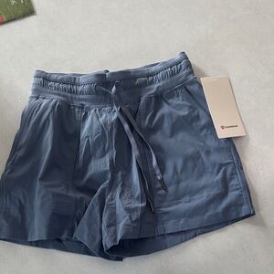 Womens Lululemon Dance Studio HR Short 3.5" - size 4